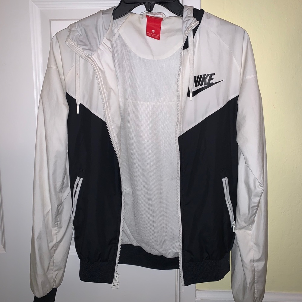 Nike Women’s Black and White Windbreaker